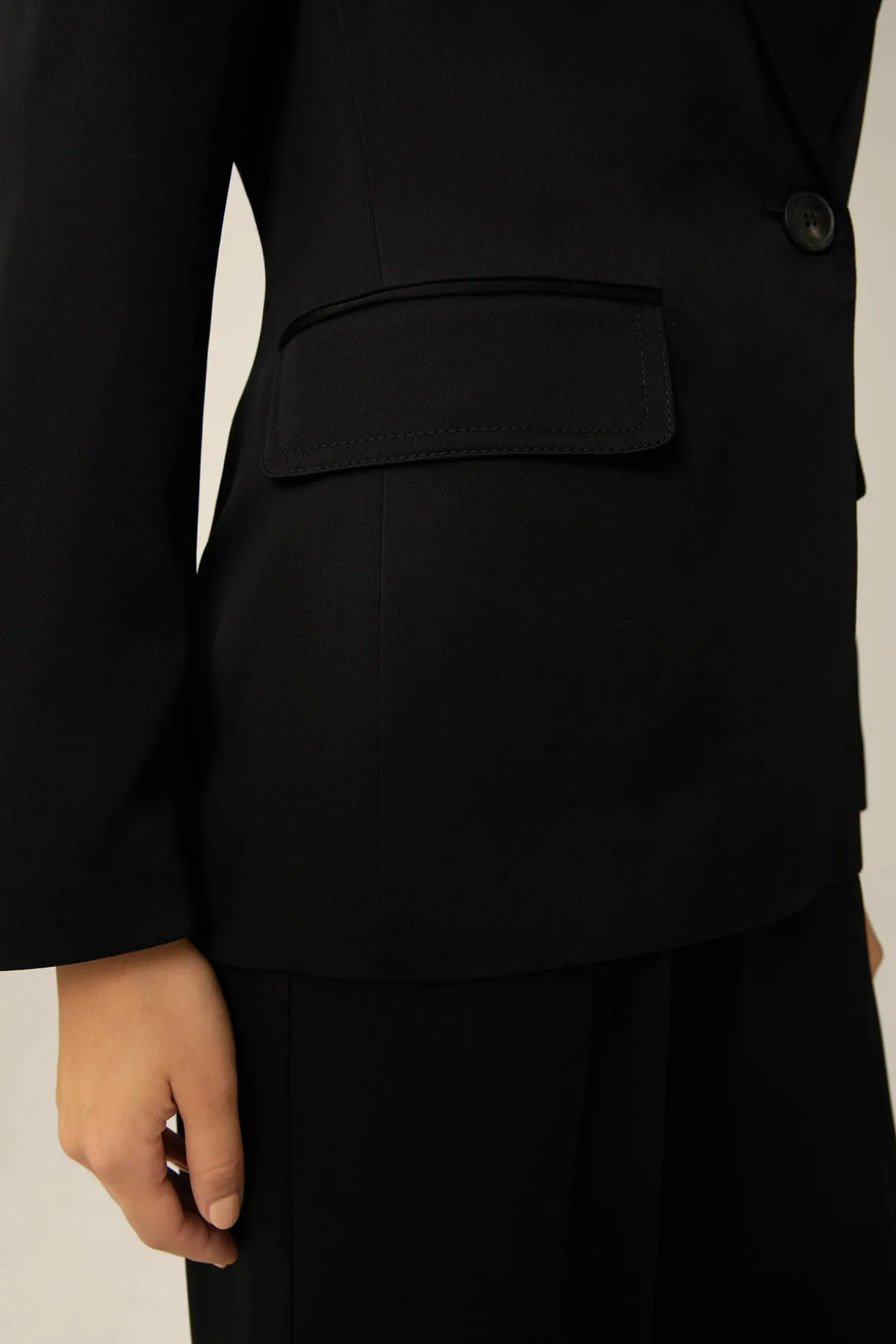 Crepe-Blazer Mit Breitem Revers In