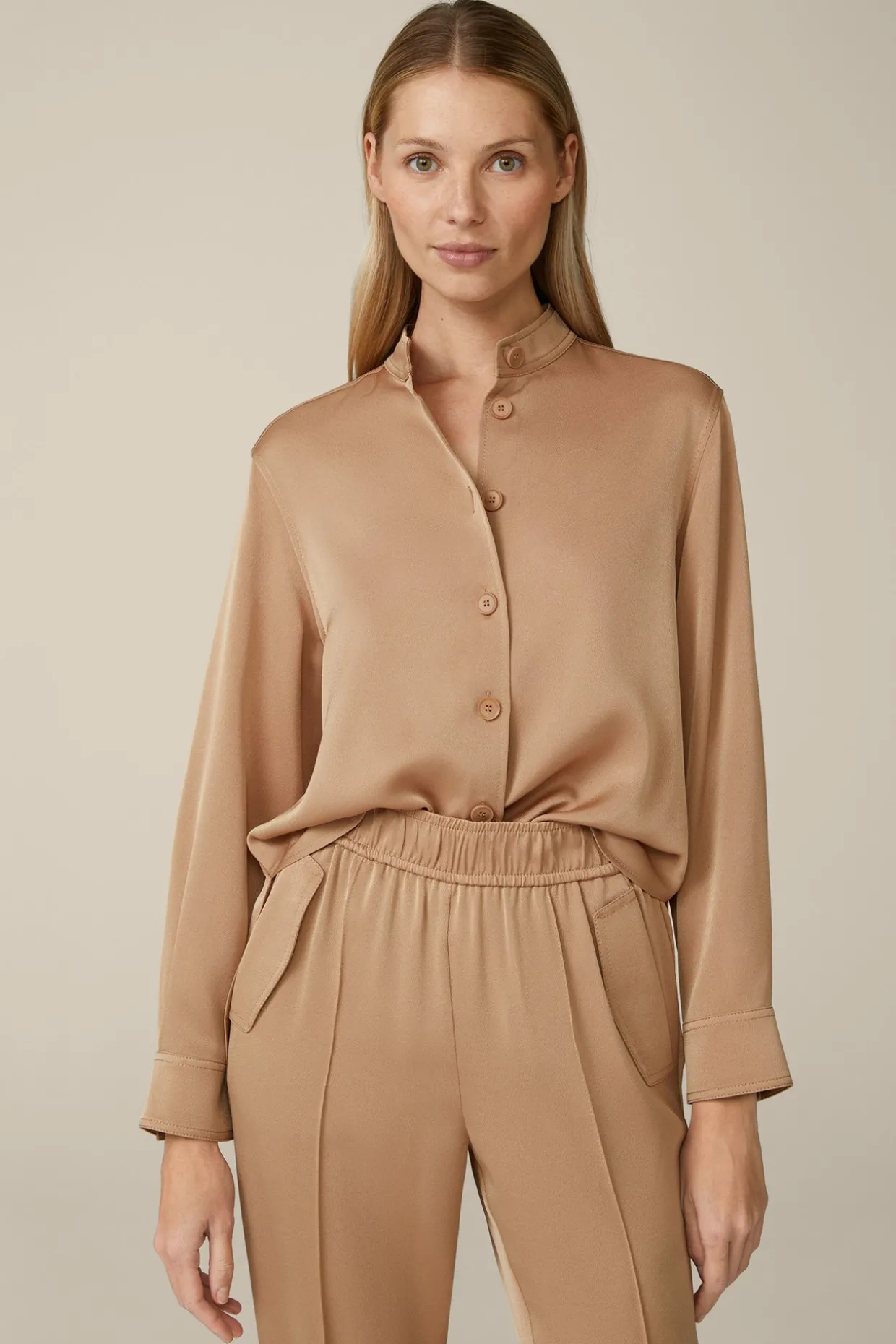 Crepe-Hemdbluse Mit Stehkragen In