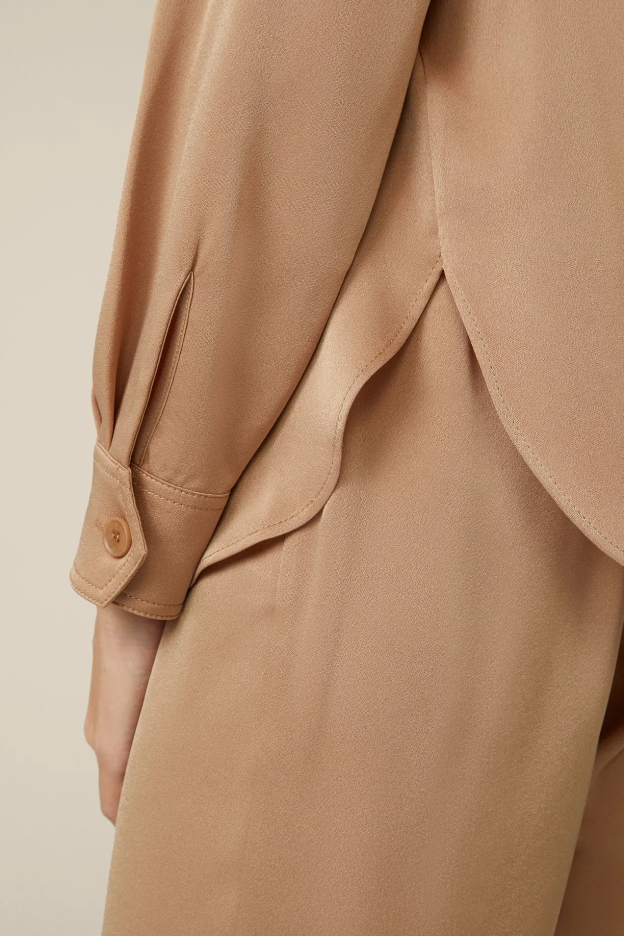 Crepe-Hemdbluse Mit Stehkragen In
