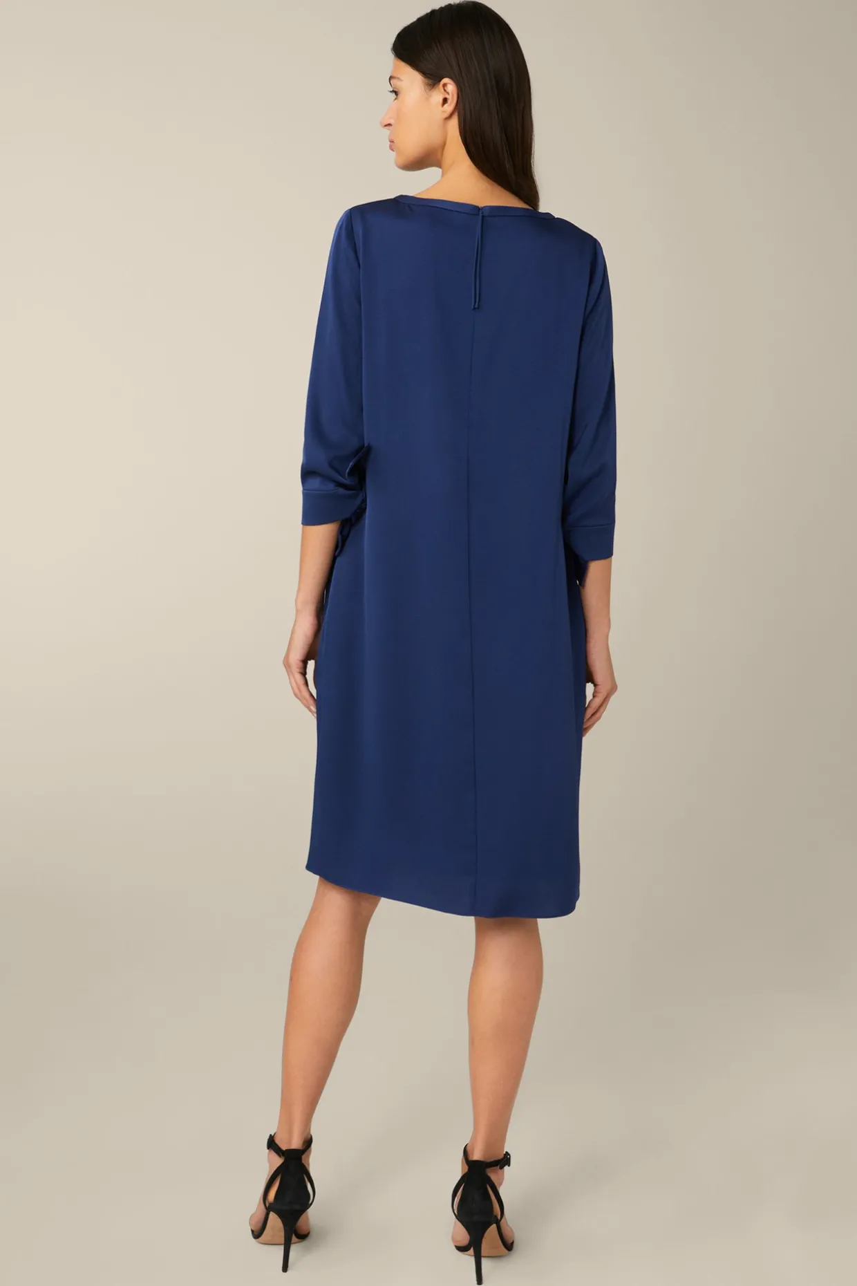 Crepe-Kleid In H-Linie In