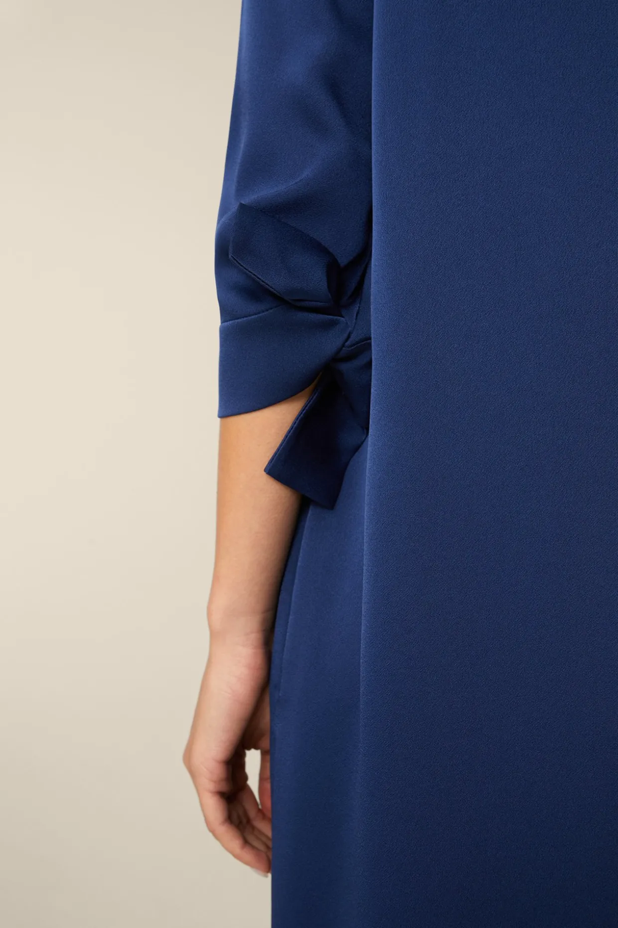Crepe-Kleid In H-Linie In