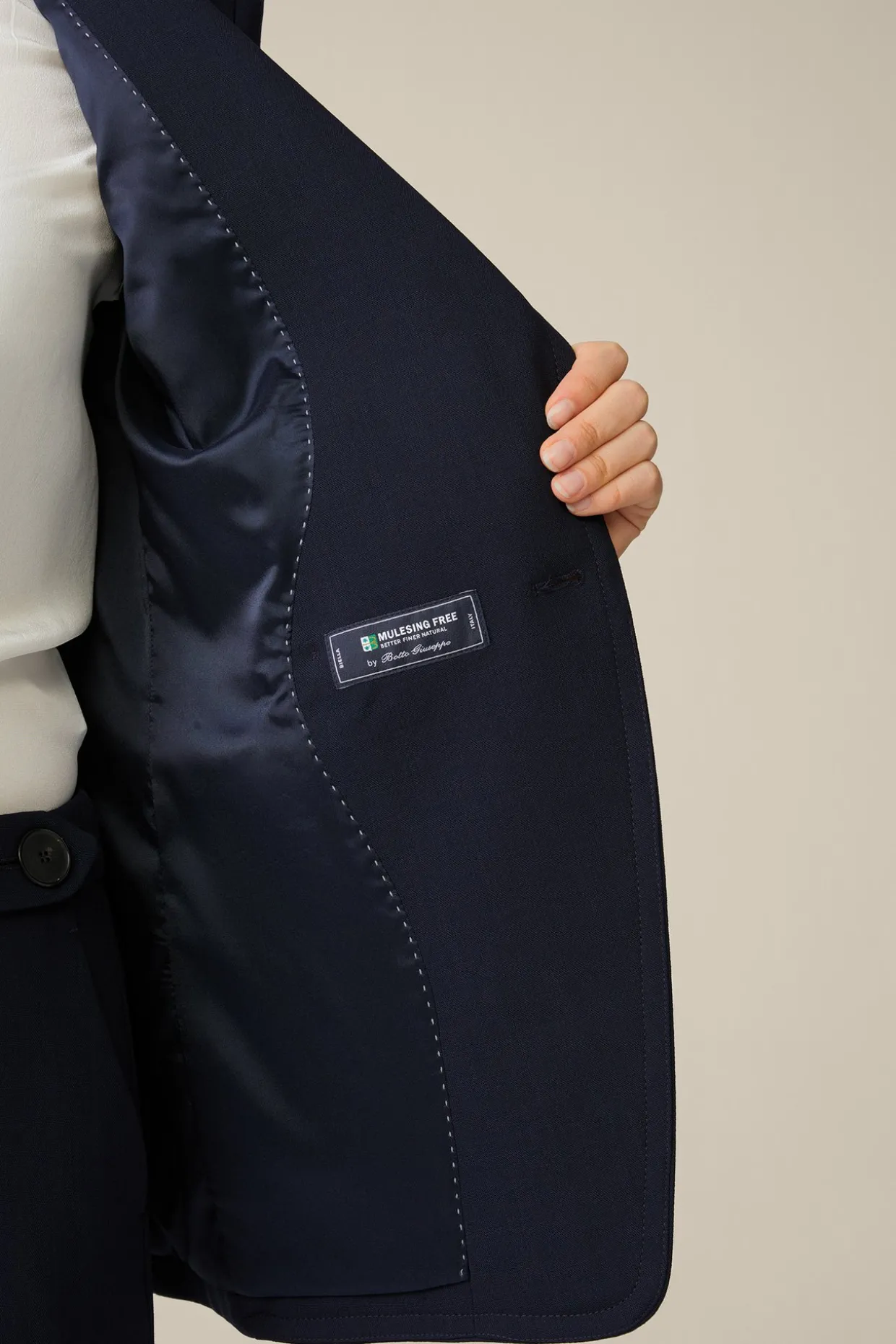 Double-Wollcrepe-Doppelreiher-Blazer In