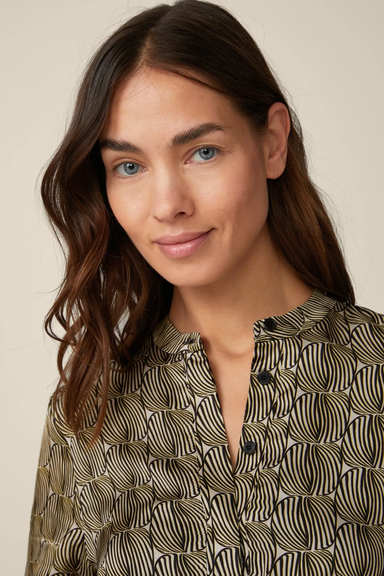 Print-Hemdblusen-Kleid Aus Viskose In Schwarz-Beige Gemustert