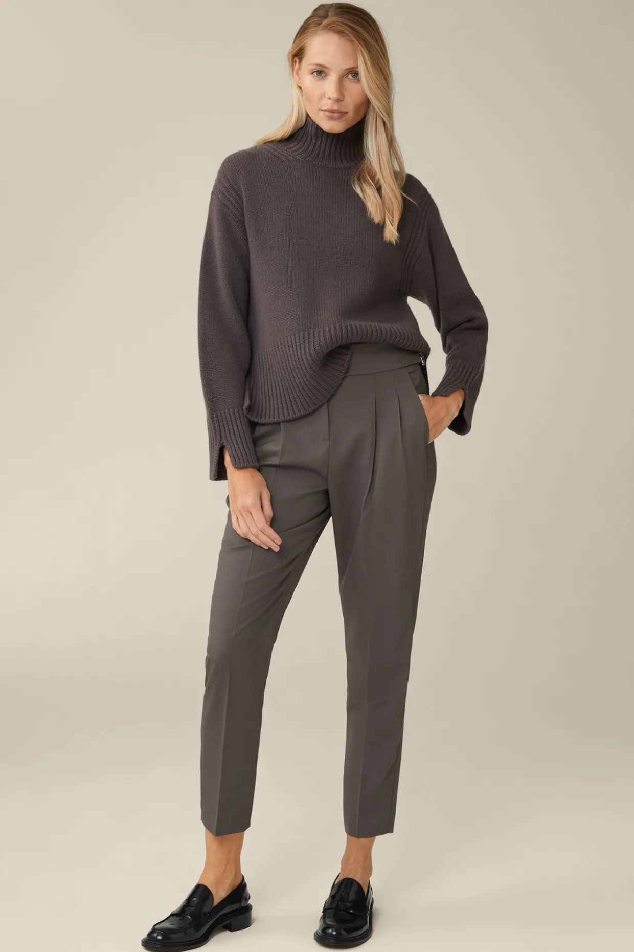 Schurwoll-Bundfalten-Hose In Taupe
