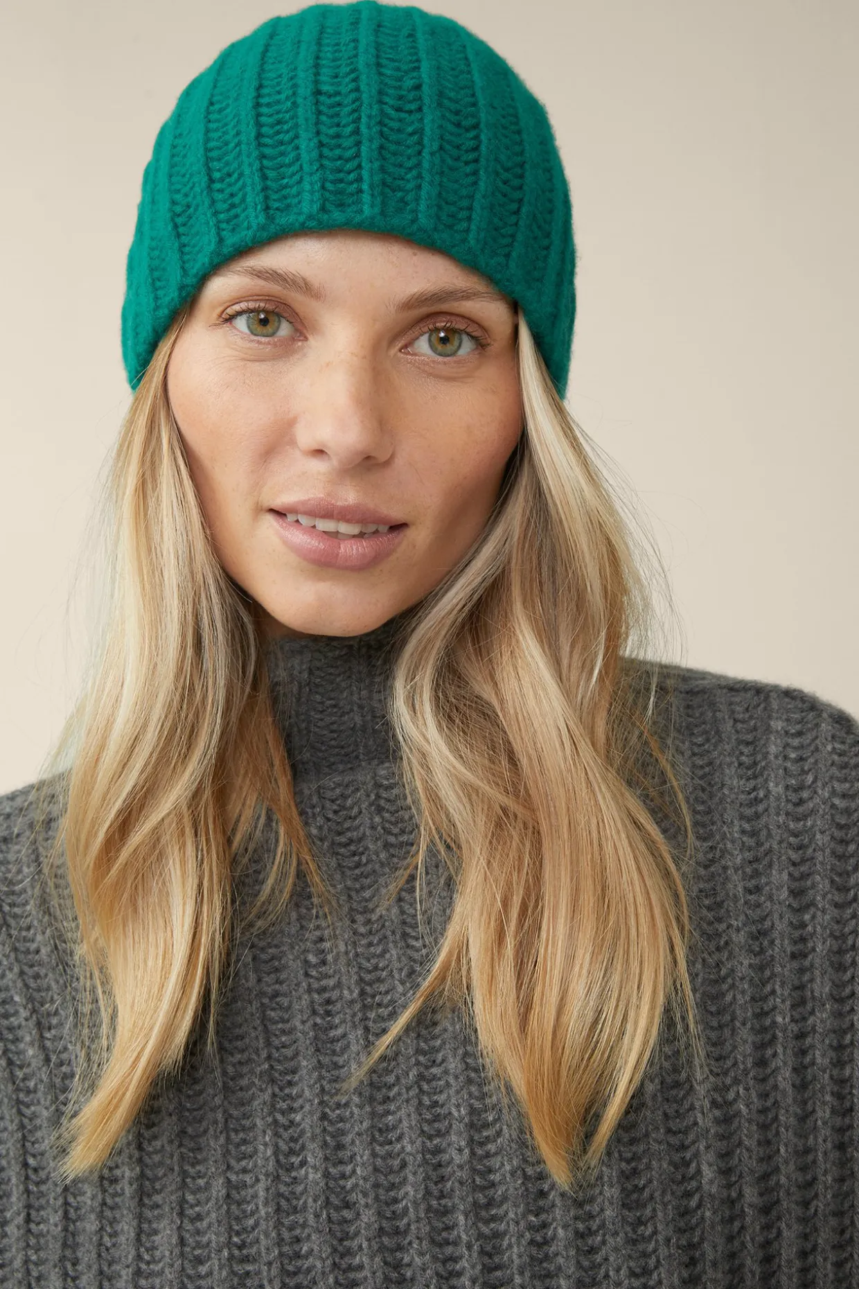 Schurwoll-Cashmere Mutze In Smaragd