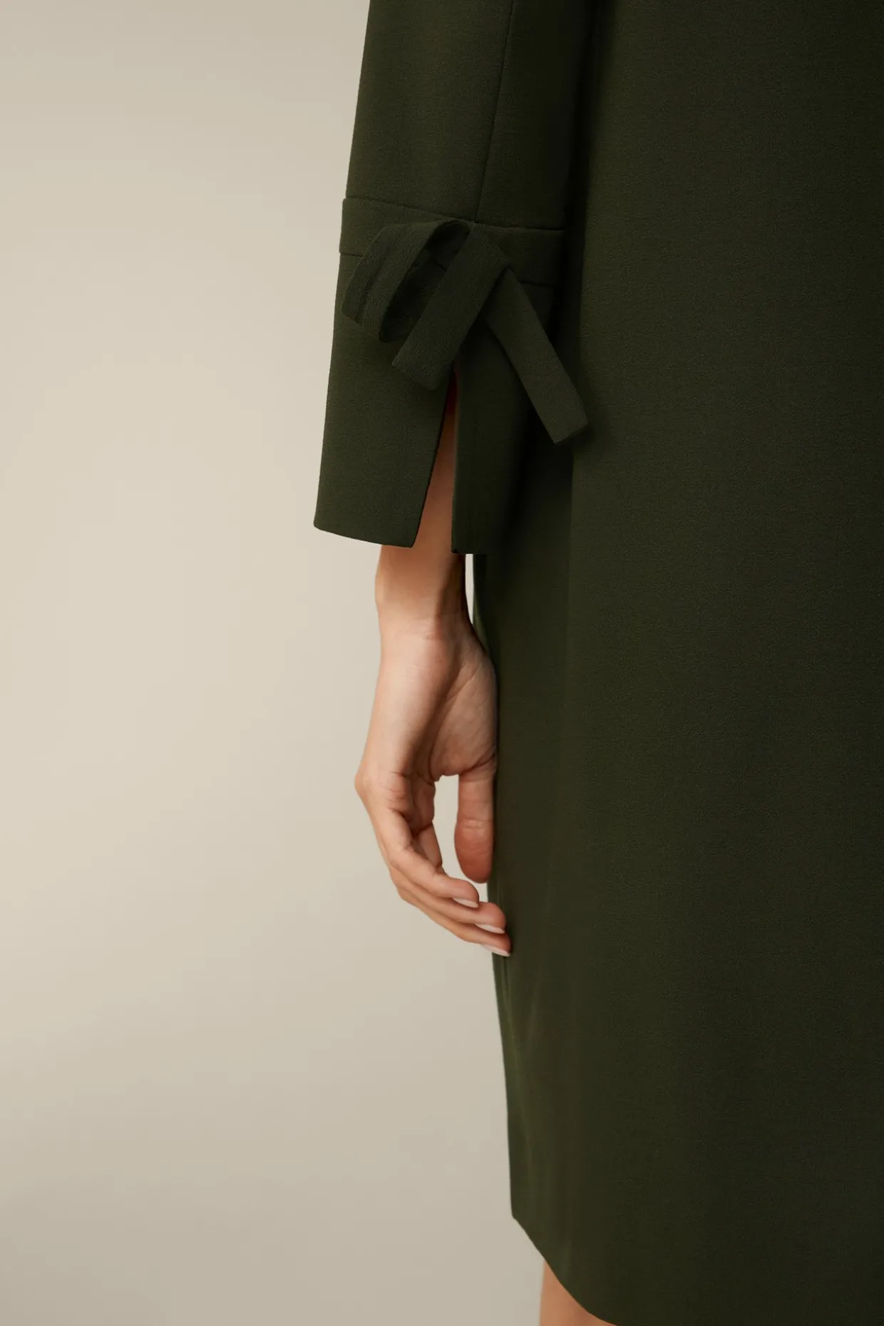 Wollcrepe-Eggshape-Kleid In