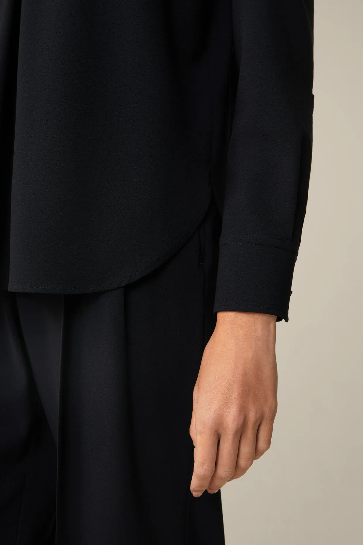 Wollcrepe-Hemdbluse In