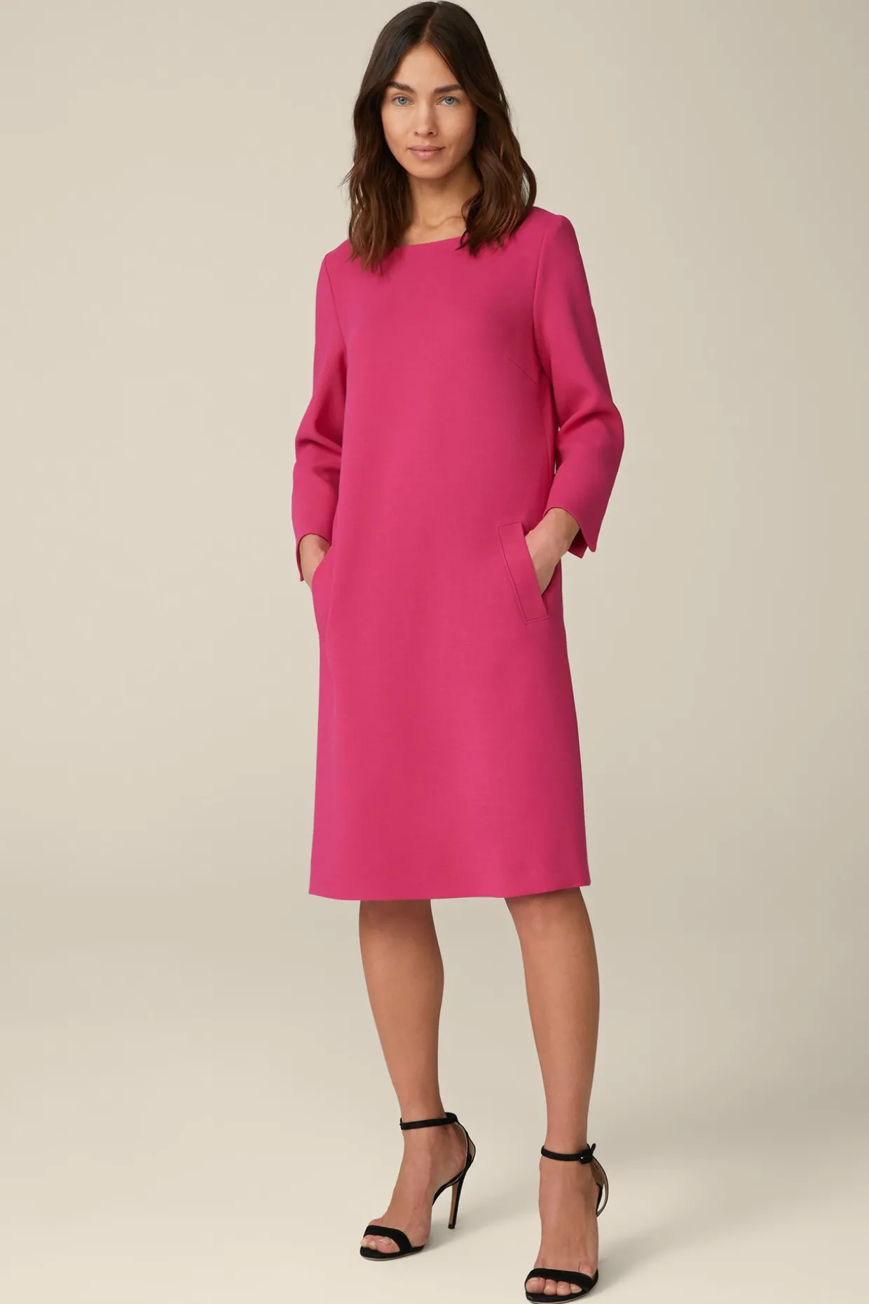 Wollcrepe-Kleid In
