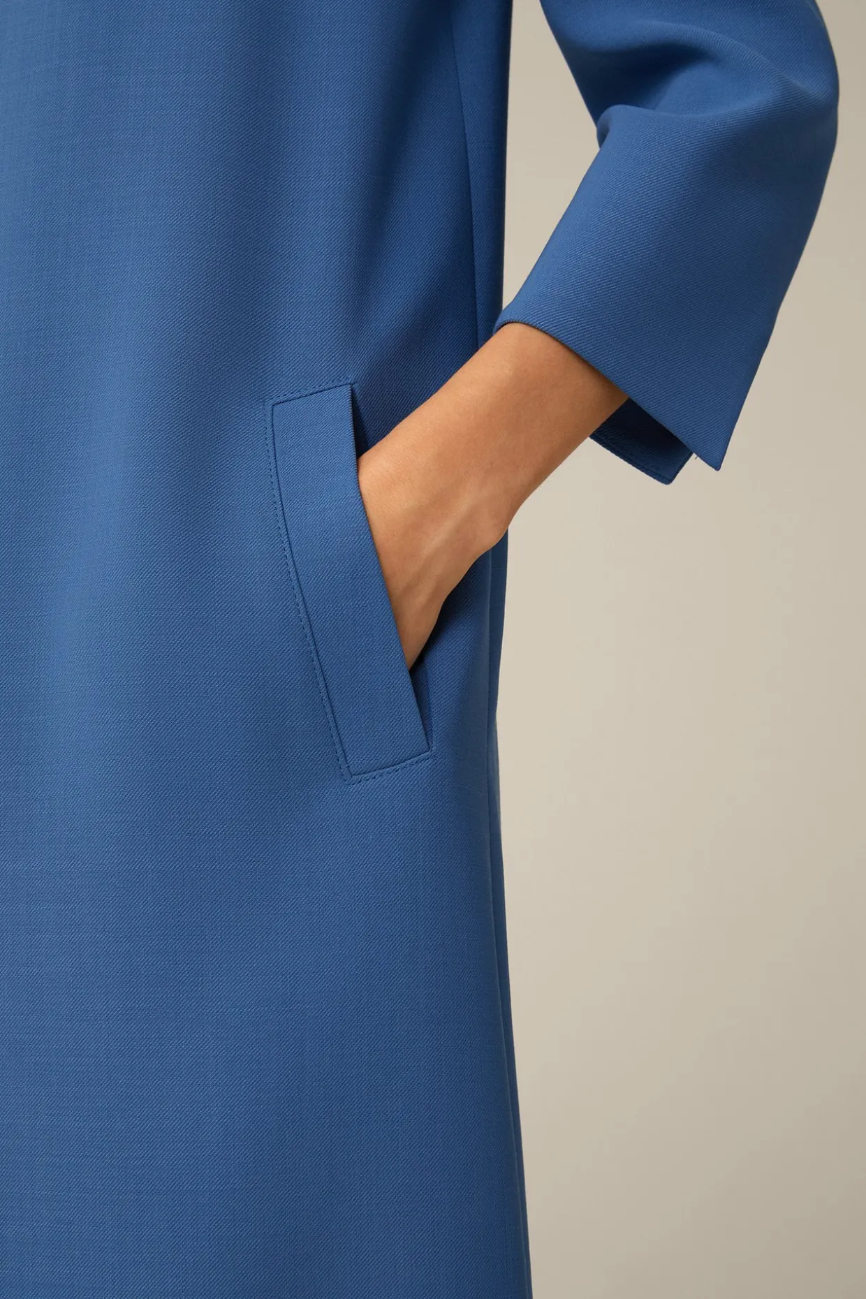 Wollcrepe-Kleid In