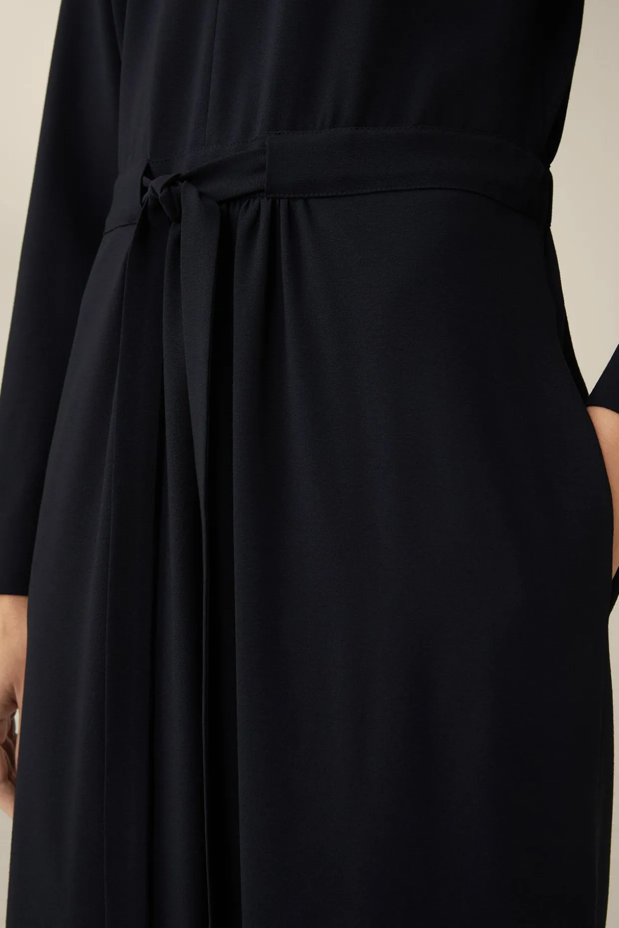 Wollcrepe-Kleid In Midi-Lange In